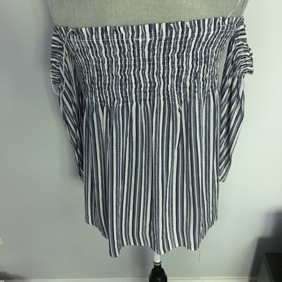 NWOT Paper Crane blouse Sz M striped cold shoulder stunning! - Picture 7 of 8